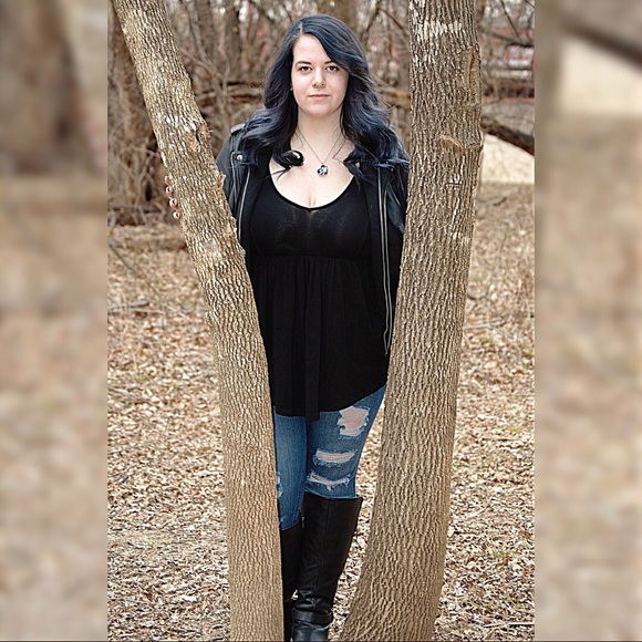 Meet your Posher, Lauren - Picture 1 of 3